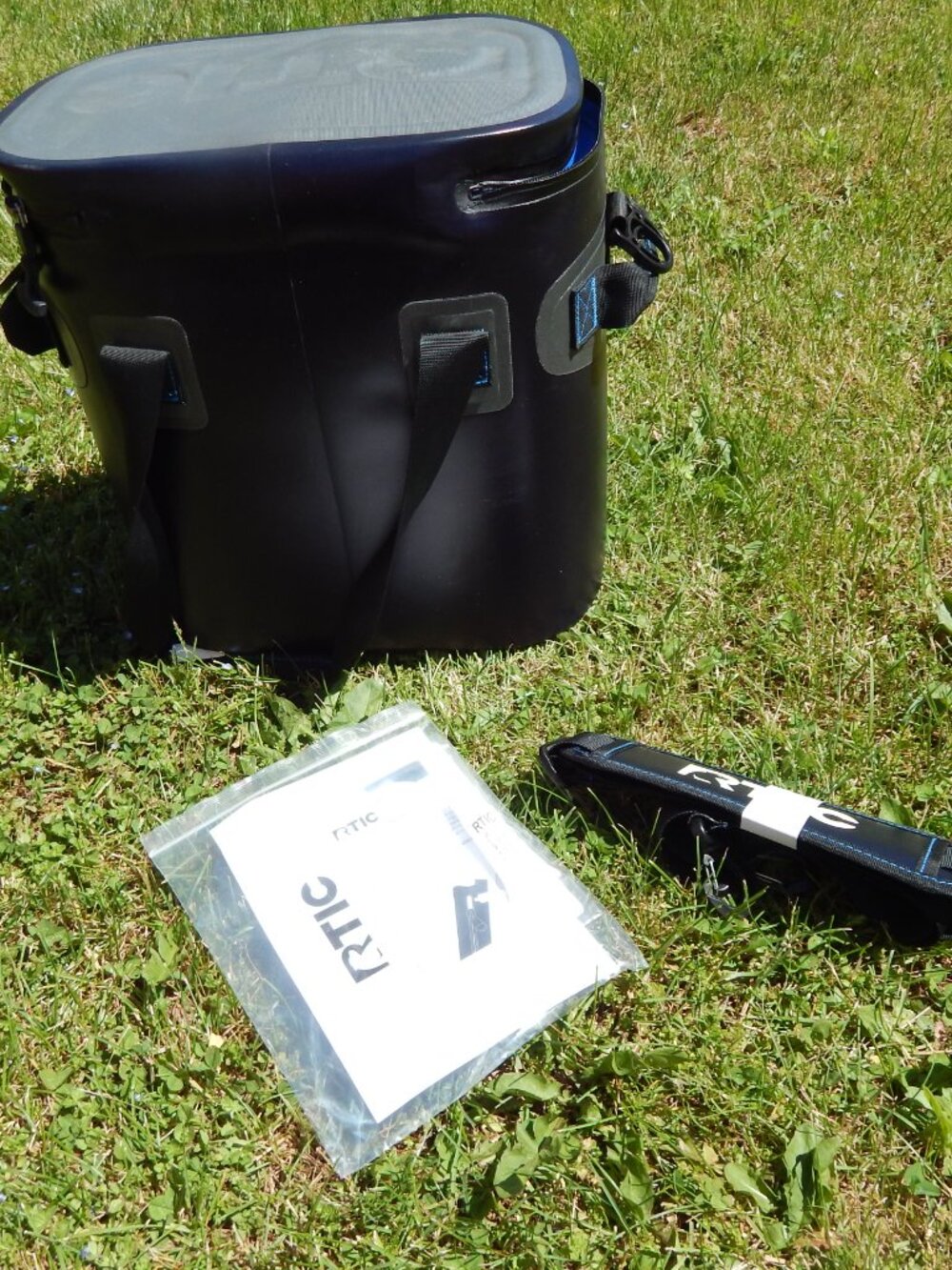RTIC 20 Can Soft Pack Cooler Leakproof Ultra Insulated Bag *** NEW NEVER USED - Picture 6 of 6